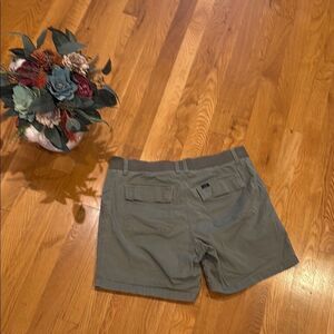Lee Regular Fit Bermuda Mid Rise Women's Green Shorts - 12